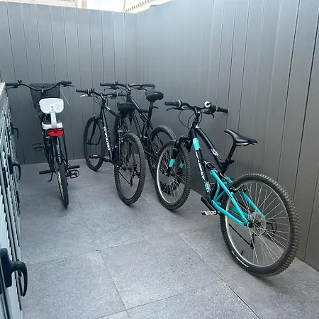 Moderno Con Bicicletas